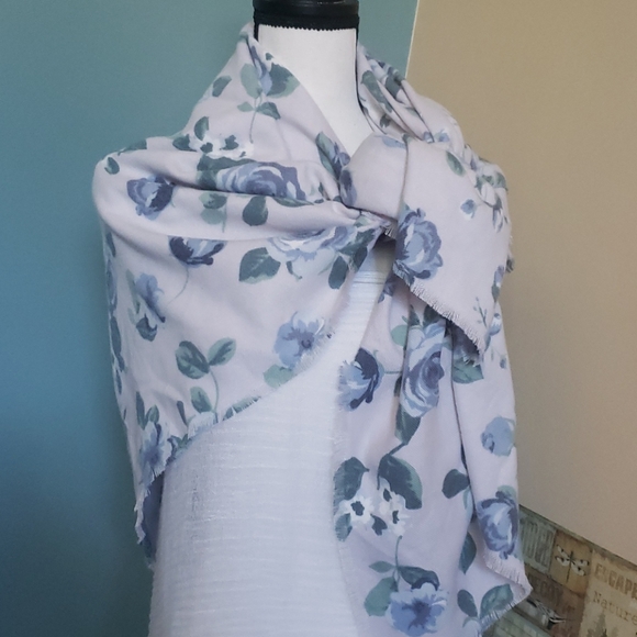 LC Lauren Conrad Accessories - Beautiful! Lauren Conrad blue floral scarf